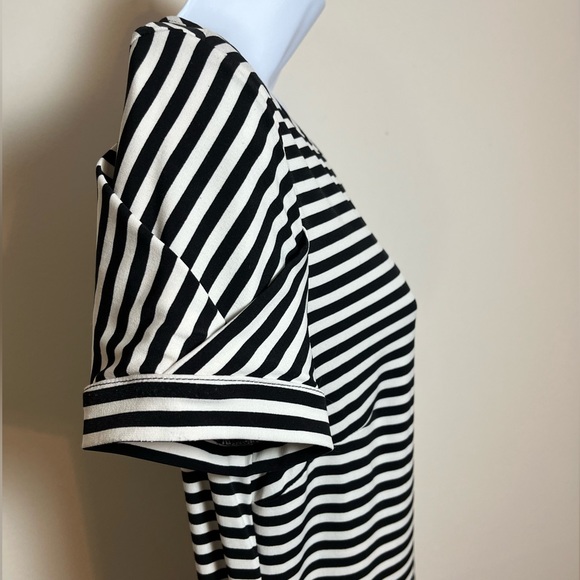 Black and White Striped Laundry by Design Dress Size Medium - Picture 2 of 14